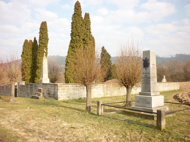 obecní hřbitov s pomníky bitvy r.1866